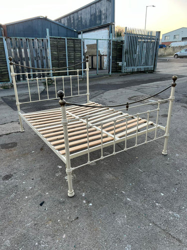 This exquisite metal white double bed is in pristine condition and sturdy. It dismantles for easy transport. Complete with all slats, it sports minor scuffing from use - nothing serious.  Overall Dimensions  154cm wide x 209cm long  takes a 4ft 6 mattress.  Headboard height : 133cm / Footboard height : 108cm        DELIVERY AVAILABLE      For our other items see our website https://fossewayfurniture.co.uk