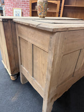 Load image into Gallery viewer, Large Oak Coffer
