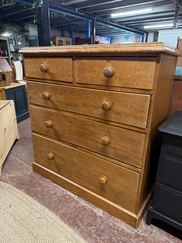Bring home this cheerful vintage pine chest of drawers that stands strong despite its years! The occasional marks tell stories of its past adventures while adding authentic character. Featuring a practical design with 2 shorter dovetail-joined drawers sitting prettily above 3 longer ones, it offers both charming aesthetics and generous storage space for your belongings!

Overall Dimensions

112cm wide x 51cm deep x 115cm high

DELIVERY AVAILABLE      

For our other items see our website https://fossewayfur