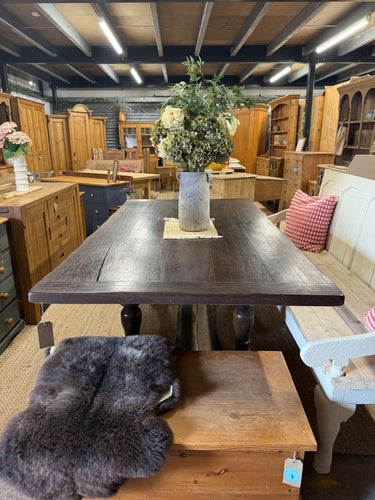 This sturdy solid oak refectory table is robust and remains in good condition considering its age. It shows some wear, which only enhances its character. The tabletop detaches from the base for easier transport. It comfortably accommodates 6-8 people.

Overall Dimensions

203cm long x 111cm wide x 76cm high

DELIVERY AVAILABLE      

For our other items see our website https://fossewayfurniture.co.uk

collection from our shop at cv36, our collection zone at bs36 or otherwise delivery is available
