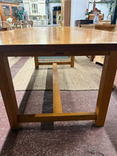 Load image into Gallery viewer, Oak Extendable Table
