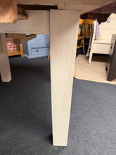 Load image into Gallery viewer, Oak Extendable Table
