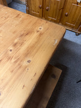 Load image into Gallery viewer, Solid 7ft Solid Pine Table
