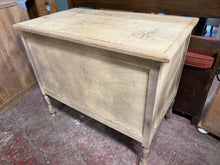 Load image into Gallery viewer, Stripped Blanket Box
