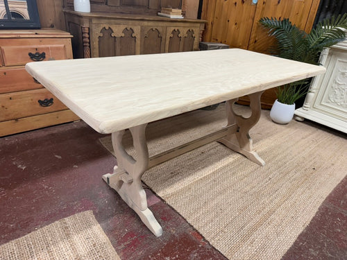 Celebrate natural beauty with this lovely oak dining table, stripped back to showcase its authentic wood character. This can accommodate six guests. The practical flat-pack design means you can easily take it apart for convenient moving or repositioning. Its stripped wood which means its ideal for a coat of wax.

Overall Dimensions

167cm long x 75cm wide x 75cm high

DELIVERY AVAILABLE      

For our other items see our website https://fossewayfurniture.co.uk

collection from our shop at CV36 4QZ or purcha