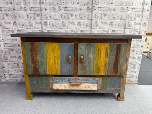 This beautiful solid boat wood sideboard is sturdy and well-maintained. While it shows some signs of use, the marks are minor. It features a double cupboard and a single drawer, offering plenty of storage space. This is sure to be the focal point of any room.

Overall Dimensions

140cm wide x 50.5cm deep x 85cm high

DELIVERY AVAILABLE      

For our other items see our website https://fossewayfurniture.co.uk

collection from our shop at cv36, our collection zone at bs36 or otherwise delivery is available
