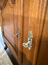 Load image into Gallery viewer, Oak Sideboard
