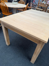 Load image into Gallery viewer, Oak Extendable Table
