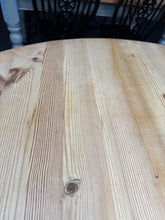 Load image into Gallery viewer, Pine Round Table
