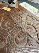 Load image into Gallery viewer, Oak Carved Table
