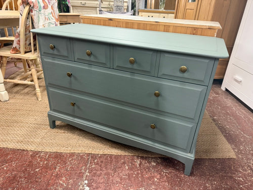 This gorgeous stag chest of drawers has been carefully stripped and finished with Rustoleum’s ‘Serenity’ paint. It features plenty of storage, including four small dovetail-jointed drawers above two larger ones.

Overall Dimensions

106cm wide x 46cm deep x 71cm high

DELIVERY AVAILABLE      

For our other items see our website https://fossewayfurniture.co.uk

collection from our shop at cv36, our collection zone at bs36 or otherwise delivery is available
