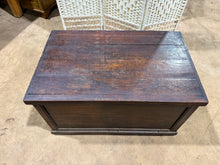 Load image into Gallery viewer, Victorian Style Blanket Box
