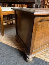 Load image into Gallery viewer, Oak Blanket Box
