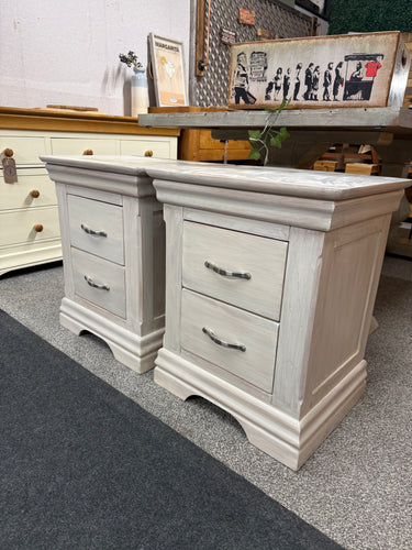 This charming pair of oak bedside tables has been whitewashed by their former owners and would benefit from a little care to restore their original beauty. Both pieces are solidly built and feature two drawers with dovetail joints, perfect for keeping your essentials neatly stored.

Overall Dimensions

50cm wide x 40cm deep x 60cm high

DELIVERY AVAILABLE      

For our other items see our website https://fossewayfurniture.co.uk

collection from our shop at cv36, our collection zone at bs36 or otherwise del