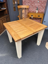 Load image into Gallery viewer, Oak Extendable Table
