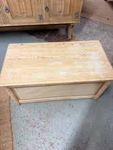 Load image into Gallery viewer, Stripped Blanket Box
