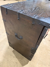 Load image into Gallery viewer, Oriental Hardwood Trunk
