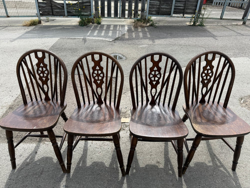 This charming set of four oak wheelback chairs are sturdy and well-maintained. While they show some signs of wear, these only enhance their character. They would look fantastic either refreshed with sanding or given a fresh coat of paint.

Overall Dimensions

approx : 41cm wide x 49cm deep x 89cm high

DELIVERY AVAILABLE      

HAVE THIS PAINTED A COLOUR OF YOUR CHOICE FOR AN EXTRA £120 OR HAVE IT COMPLETELY STRIPPED BACK FOR JUST £130    

For our other items see our website https://fossewayfurniture.co.uk