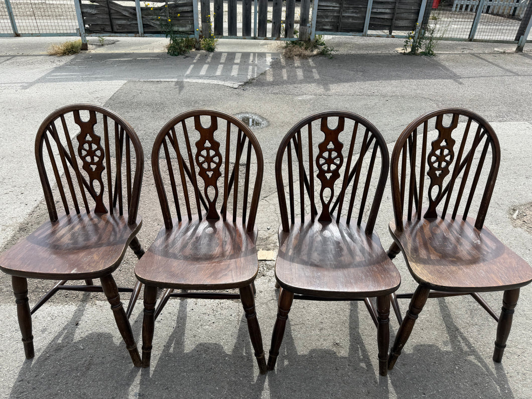 This charming set of four oak wheelback chairs are sturdy and well-maintained. While they show some signs of wear, these only enhance their character. They would look fantastic either refreshed with sanding or given a fresh coat of paint.

Overall Dimensions

approx : 41cm wide x 49cm deep x 89cm high

DELIVERY AVAILABLE      

HAVE THIS PAINTED A COLOUR OF YOUR CHOICE FOR AN EXTRA £120 OR HAVE IT COMPLETELY STRIPPED BACK FOR JUST £130    

For our other items see our website https://fossewayfurniture.co.uk