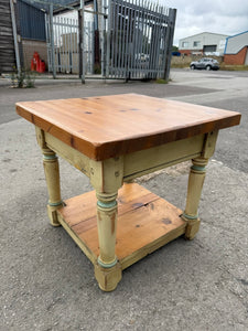 This charming solid pine side table features a light green distressed paint finish applied by its previous owners, which might benefit from a little touch-up or a gentle sanding. It also includes a convenient lower shelf for extra storage.

Overall Dimensions

61cm wide x 61cm deep x 56.5cm high

DELIVERY AVAILABLE      

For our other items see our website https://fossewayfurniture.co.uk

collection from our shop at cv36, our collection zone at bs36 or otherwise delivery is available

