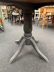 Round Pine Table