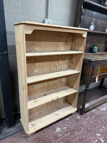This charming stripped pine bookcase showcases the beauty of natural wood, bringing warmth and character to any room. Having been carefully stripped back to reveal its original finish, it invites you to add a coat of wax for lasting protection and a subtle sheen. With three spacious shelves, it offers plenty of room to display your favourite books, ornaments, or keepsakes.

Overall Dimensions

88cm wide x 29cm deep x 130cm high

DELIVERY AVAILABLE      

For our other items see our website https://fossewayf