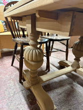 Load image into Gallery viewer, Oak Extendable Table
