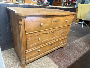 This charming antique pine chest of drawers is structurally sound and well-preserved, making it an excellent choice for those who love vintage furniture. Featuring three long dovetail-jointed drawers, it offers ample storage space while showcasing classic craftsmanship. Its warm pine tones and timeless design bring a cozy, cheerful atmosphere to any room. Whether as a practical storage solution or a statement piece, this chest adds character and charm to your home with its authentic antique appeal.

Overall