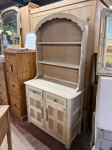 This charming oak dresser has been fully stripped to its pure, natural finish, and a wax coating could help keep it protected. It features plenty of storage space with two shelves on top, two dovetail jointed drawers, and a double cupboard at the base.

Overall Dimensions

92cm wide x 41.5cm deep x 173cm high

DELIVERY AVAILABLE      

For our other items see our website https://fossewayfurniture.co.uk

collection from our shop at cv36, our collection zone at bs36 or otherwise delivery is available
