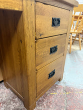 Load image into Gallery viewer, Oak Furniture Land Desk
