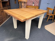 Load image into Gallery viewer, Oak Extendable Table
