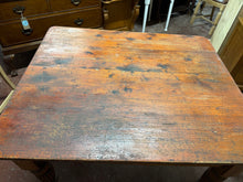 Load image into Gallery viewer, Victorian Scrub Top Table
