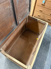 Load image into Gallery viewer, Stripped Blanket Box
