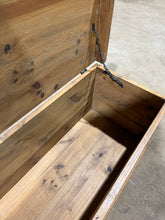 Load image into Gallery viewer, Blanket Box
