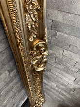 Load image into Gallery viewer, Antique Style Frame
