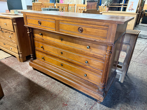 This beautiful wooden chest of drawers is sturdy and well-maintained. While it shows some signs of use, the marks are minor. It offers plenty of storage space with two smaller dovetail-jointed drawers on top and three longer ones below.

Overall Dimensions

129cm wide x 55cm deep x 90cm high

DELIVERY AVAILABLE      

HAVE THIS PAINTED A COLOUR OF YOUR CHOICE FOR AN EXTRA £90 

For our other items see our website https://fossewayfurniture.co.uk

collection from our shop at cv36, our collection zone at bs36 