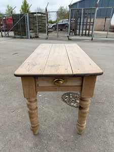 This elegant antique pine dining table offers both style and functionality. Despite its age, it remains in excellent condition and features two convenient storage drawers at each end. Any imperfections only add to its unique character.

Overall Dimensions

137cm long x 65cm wide x 76cm high

DELIVERY AVAILABLE      

For our other items see our website https://fossewayfurniture.co.uk

collection from our shop at cv36, our collection zone at bs36 or otherwise delivery is available
