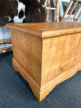 Load image into Gallery viewer, Pine Blanket Box
