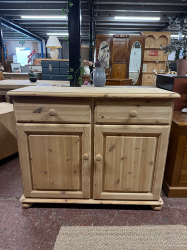 This beautiful solid pine sideboard has been fully restored to its pure, natural finish and could really shine with a layer of wax. It offers plenty of storage space featuring two drawers above a double cupboard with a single shelf inside.

Overall Dimensions

106cm wide x 42cm deep 86cm high

DELIVERY AVAILABLE      

For our other items see our website https://fossewayfurniture.co.uk

collection from our shop at cv36, our collection zone at bs36 or otherwise delivery is available
