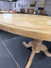 Load image into Gallery viewer, Pine Round Table
