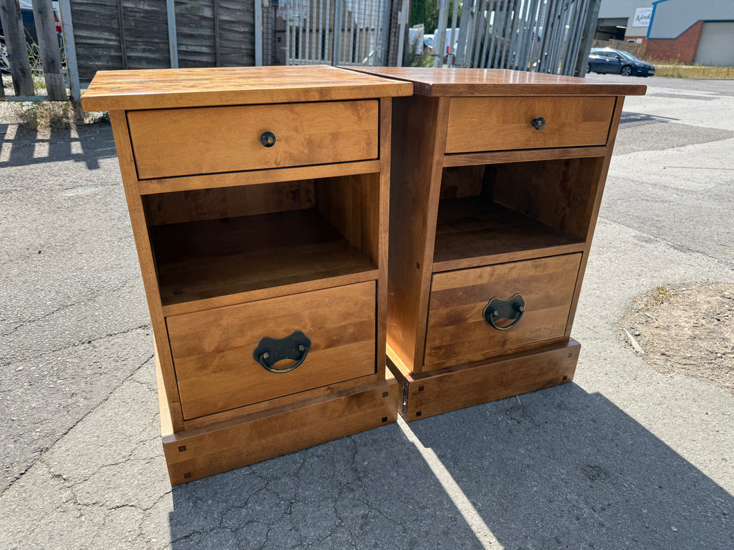 This charming pair of Laura Ashley Garrat bedside tables comes in a warm honey shade. Both pieces are sturdy and well-maintained. Each bedside offers a spacious long drawer plus a deep drawer, perfect for keeping your essentials organized. New, they retail at £370 each.

Overall Dimensions

47cm wide x 44.5cm deep x 68cm high

DELIVERY AVAILABLE      

For our other items see our website https://fossewayfurniture.co.uk

collection from our shop at cv36, our collection zone at bs36 or otherwise delivery is a
