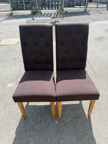 This charming pair of purple upholstered high-back dining chairs are sturdy and well-maintained. While they show some signs of use, the marks are minor and don’t detract from their appeal. A stylish and cheerful upgrade for your dining space.

Overall Dimensions

approx : 46cm wide x 56cm deep x 99cm high

DELIVERY AVAILABLE      

For our other items see our website https://fossewayfurniture.co.uk

collection from our shop at cv36, our collection zone at bs36 or otherwise delivery is available
