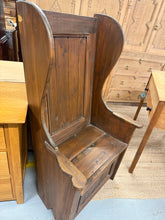 Load image into Gallery viewer, Lambing Chair

