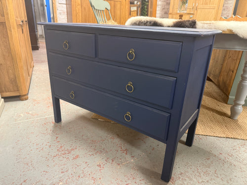 This charming wooden chest of drawers is sturdy and in decent shape. It features two small drawers above two larger ones, offering plenty of storage space. With a little care and attention, it could look as good as new! Perfect for those looking for a project.

Overall Dimensions

106cm wide x 47cm deep x 78cm high

DELIVERY AVAILABLE      

For our other items see our website https://fossewayfurniture.co.uk

collection from our shop at cv36, our collection zone at bs36 or otherwise delivery is available