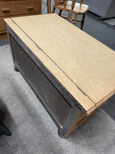 Load image into Gallery viewer, Stripped Blanket Box
