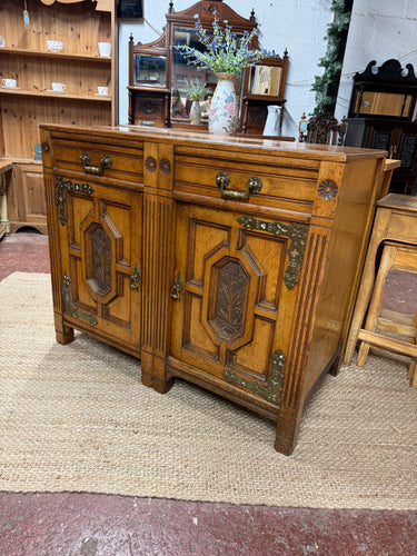 This beautiful Maple & Co sideboard is solidly built and generally in great condition. While it shows some signs of use, the marks are minor and do not detract from its charm. It offers plenty of storage space with two dovetail drawers and two cupboards—one featuring a shelf, and the other including a shelf plus a galvanised drawer designed to hold six bottles. It also comes with its two original keys for added convenience.

Overall Dimensions

109cm wide x 60.5cm deep x 90cm high

DELIVERY AVAILABLE      
