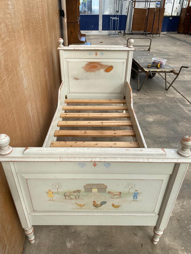 This charming single solid pine bed features a delightful farmyard design hand-painted by its previous owners. Although it shows some signs of use, these do not impact its functionality. For convenience, the bed can be taken apart, making it easier to transport

DELIVERY AVAILABLE      

HAVE THIS PAINTED A COLOUR OF YOUR CHOICE FOR AN EXTRA £80 OR HAVE IT COMPLETELY STRIPPED BACK FOR JUST £100    

For our other items see our website https://fossewayfurniture.co.uk

collection from our shop at cv36, our co