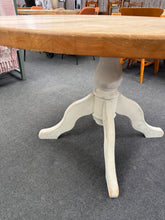 Load image into Gallery viewer, Oak Round Table
