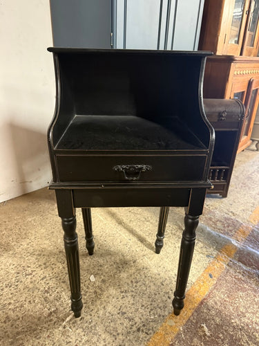 This charming narrow hallway unit brings both style and function to your entryway. Crafted with sturdy construction, it remains in good overall condition despite being gently used. The single small drawer provides a handy spot for storing keys, mail, or other essentials, helping to keep your space tidy and welcoming. Its compact design makes it a perfect fit for tight spaces.

Overall Dimensions

44.5cm wide x 39cm deep x 93cm high

DELIVERY AVAILABLE      

For our other items see our website https://fosse