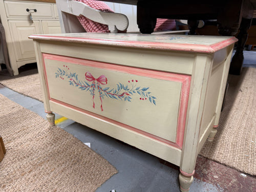 This charming solid pine blanket box is sturdy and in good shape overall. While it’s pre-loved and shows some minor marks, they’re nothing too significant. Previously painted by its owners, it might enjoy a little refresher touch-up. The lid lifts easily to reveal plenty of storage space.

Overall Dimensions

85cm wide x 44.5cm deep x 51cm high

DELIVERY AVAILABLE      

For our other items see our website https://fossewayfurniture.co.uk

collection from our shop at CV36 4QZ or purchase online for delivery.